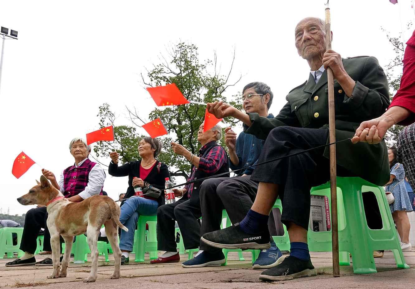 危难时刻!3名解放军战士“教科书式”灭火!